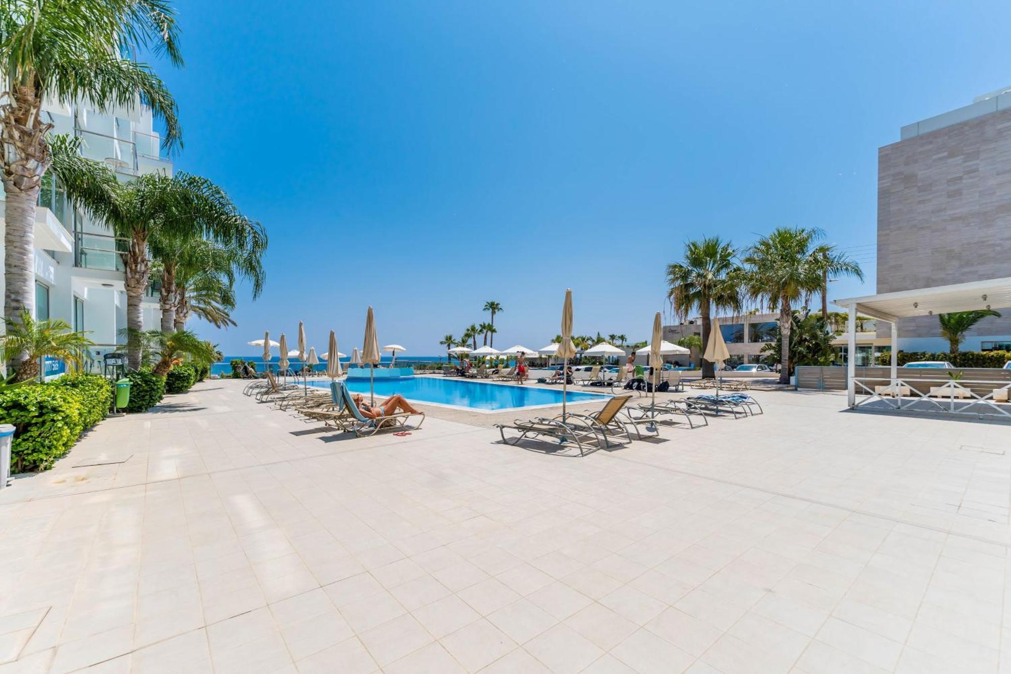 Diana - Coralli Beachfront Apartment Protaras Eksteriør bilde